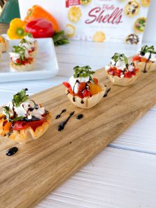 roasted red peppers and burrata phyllo cups